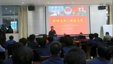 尊龙凯时邀请福建省消协消安防火宣传中心主任教官为员工作消防安全培训